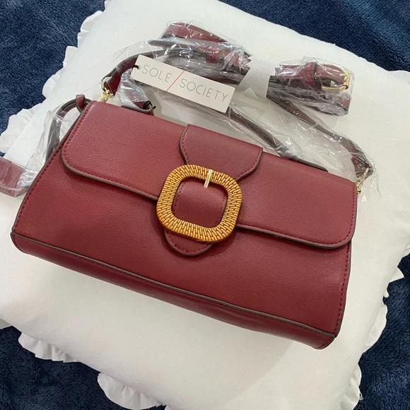 ⬇️ PRICE ⬇️ SOLE SOCIETY -  Lumi Buckle Flap Faux Leather Crossbody Bag - Berry - Picture 3 of 14
